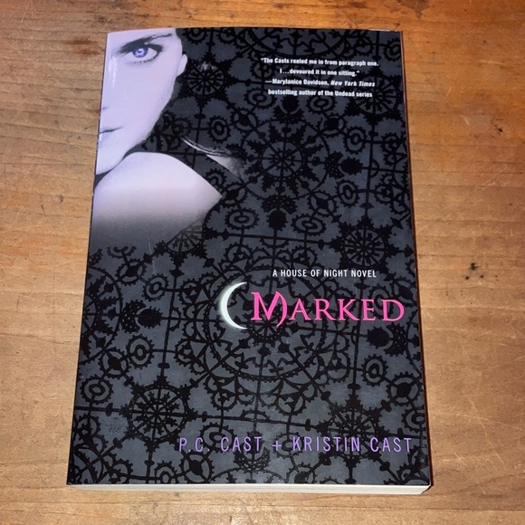 Book one House of Night series  Marked by P.C.Cast + Kristin Cast - Picture 1 of 8